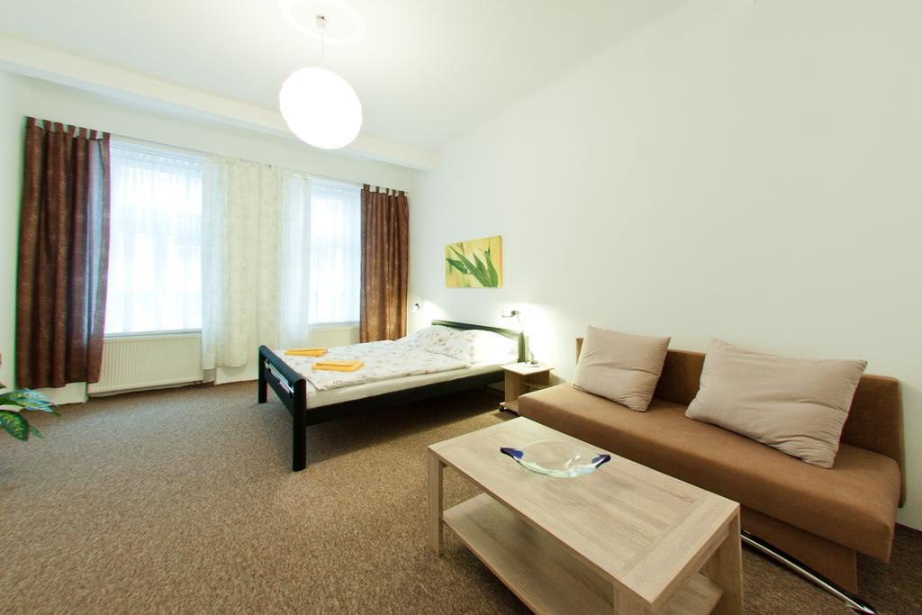 Apartmany - Penzion Smetanka Ceske Budejovice Extérieur photo