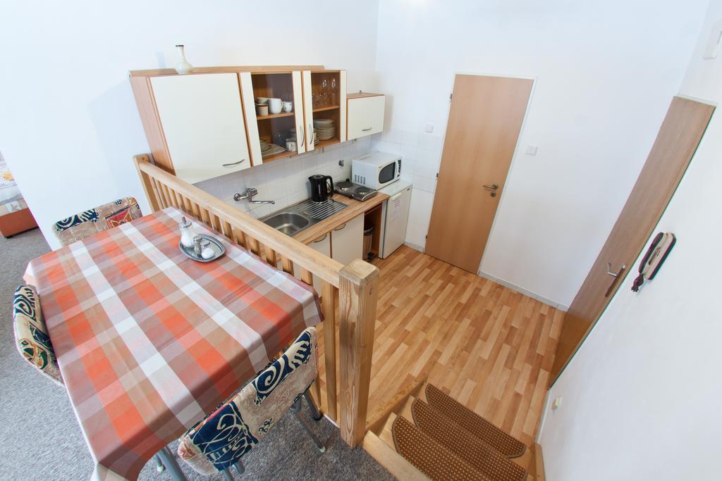 Apartmany - Penzion Smetanka Ceske Budejovice Chambre photo