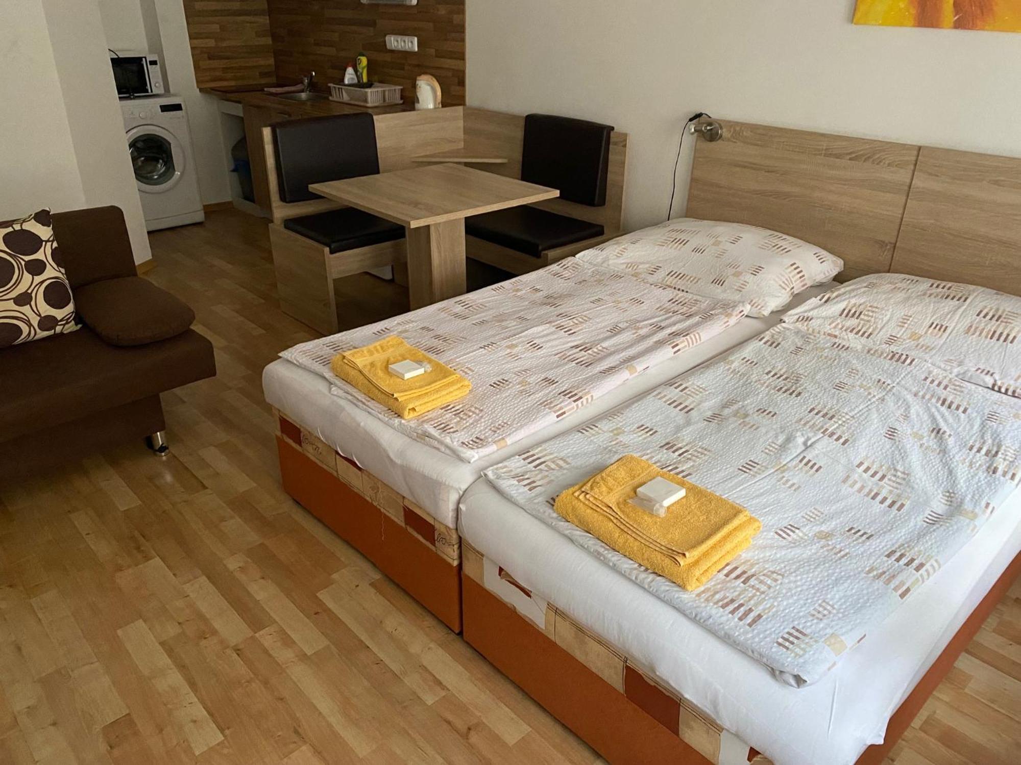 Apartmany - Penzion Smetanka Ceske Budejovice Extérieur photo