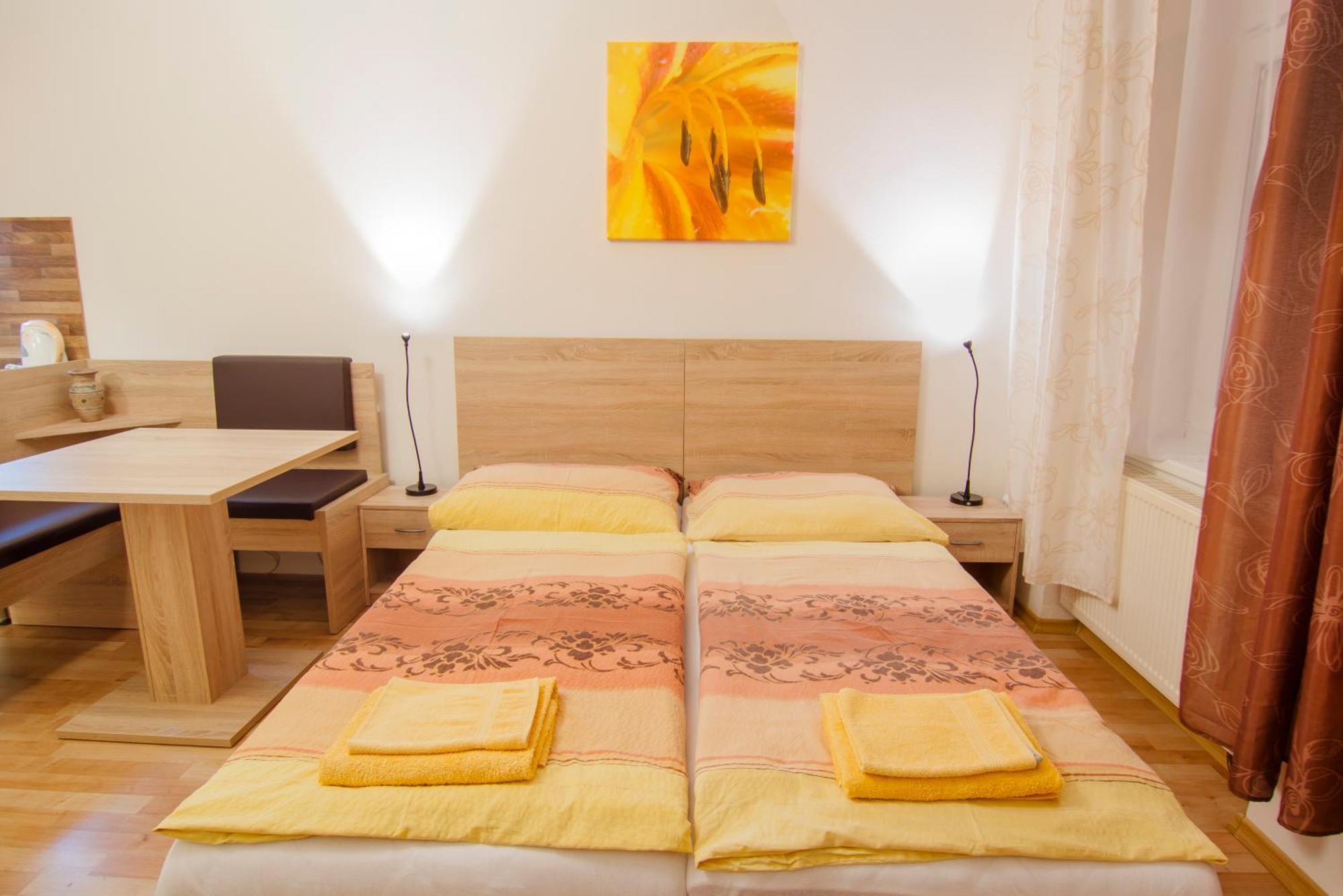 Apartmany - Penzion Smetanka Ceske Budejovice Extérieur photo