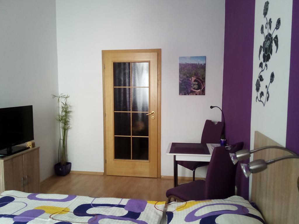 Apartmany - Penzion Smetanka Ceske Budejovice Chambre photo