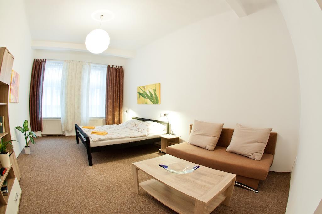 Apartmany - Penzion Smetanka Ceske Budejovice Extérieur photo