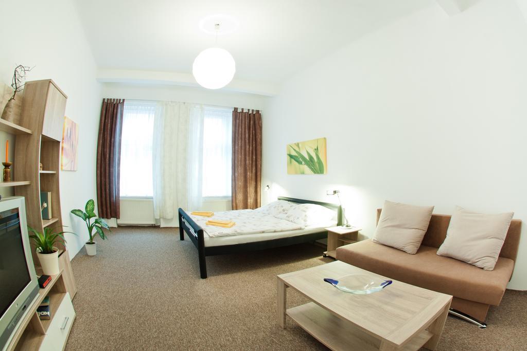 Apartmany - Penzion Smetanka Ceske Budejovice Extérieur photo