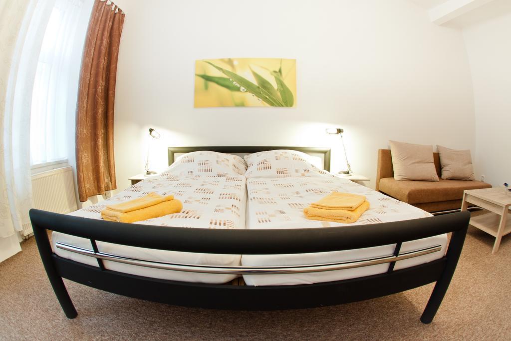 Apartmany - Penzion Smetanka Ceske Budejovice Extérieur photo
