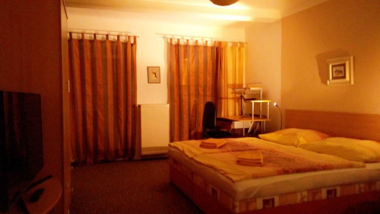Apartmany - Penzion Smetanka Ceske Budejovice Extérieur photo