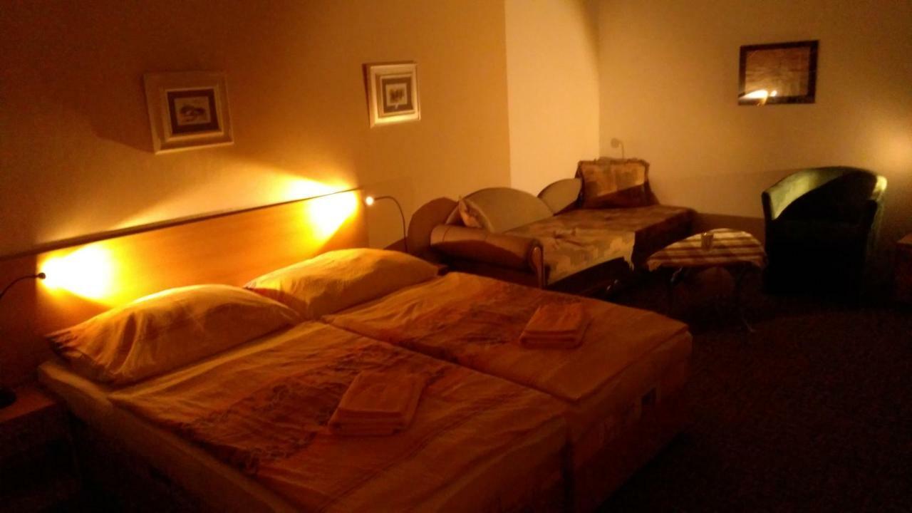 Apartmany - Penzion Smetanka Ceske Budejovice Extérieur photo